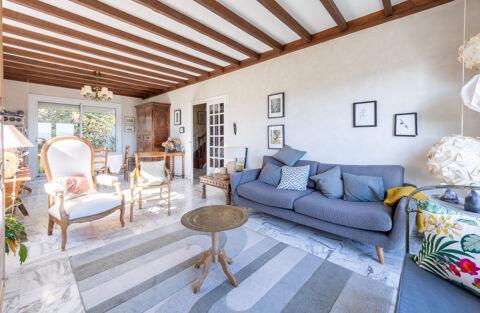   L'Étrat / Maison individuelle de 127m2 habitable + 93m2 d'annexes sur terrain de 839m2 Maison - 6 pièce(s) - 126 m²