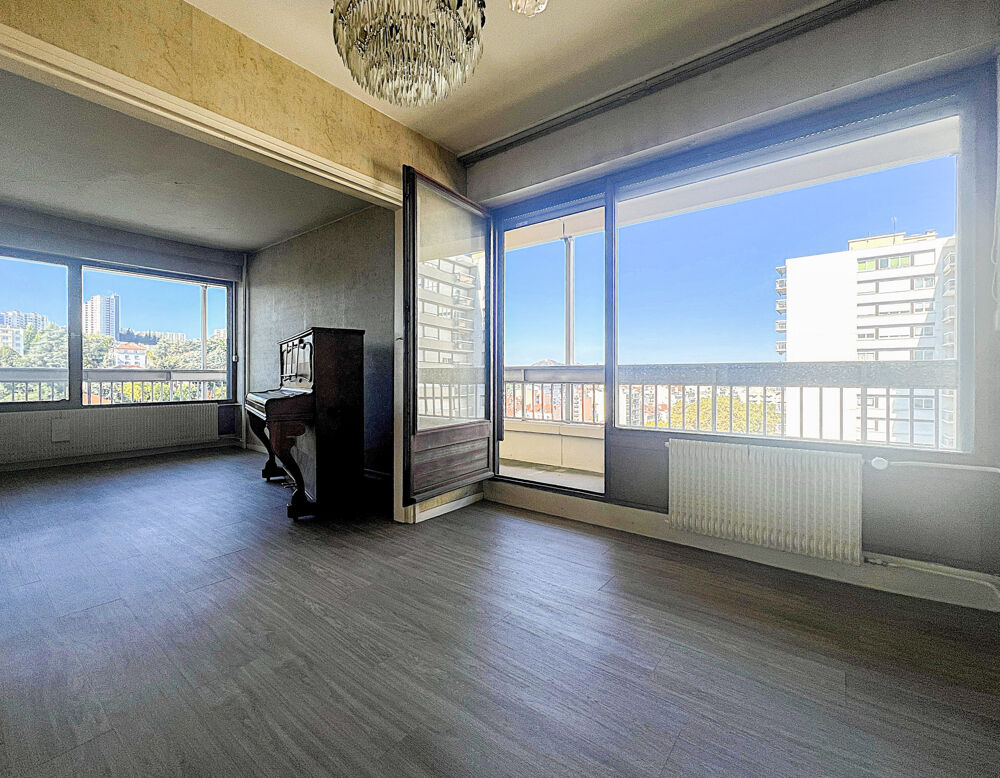 SAINT-ETIENNE BELLEVUE : BEL APPARTEMENT DE 118M2 AVEC GARAGE ET GRAND BALCON