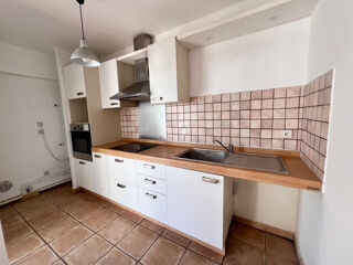  Appartement à louer 4 pièces 79 m²