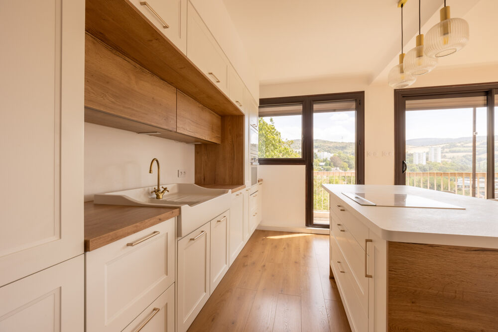 Saint-Etienne Vivaraise Appartement Type 3 de 85 m2 au dernier étage avec terrasse et garage.
