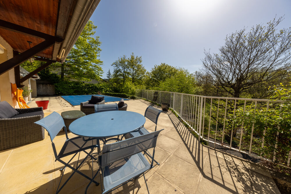 Vente Maison Maison individuelle de 233 m2 habitables avec terrain de 2100m2 arboré avec Piscine. St paul en cornillon