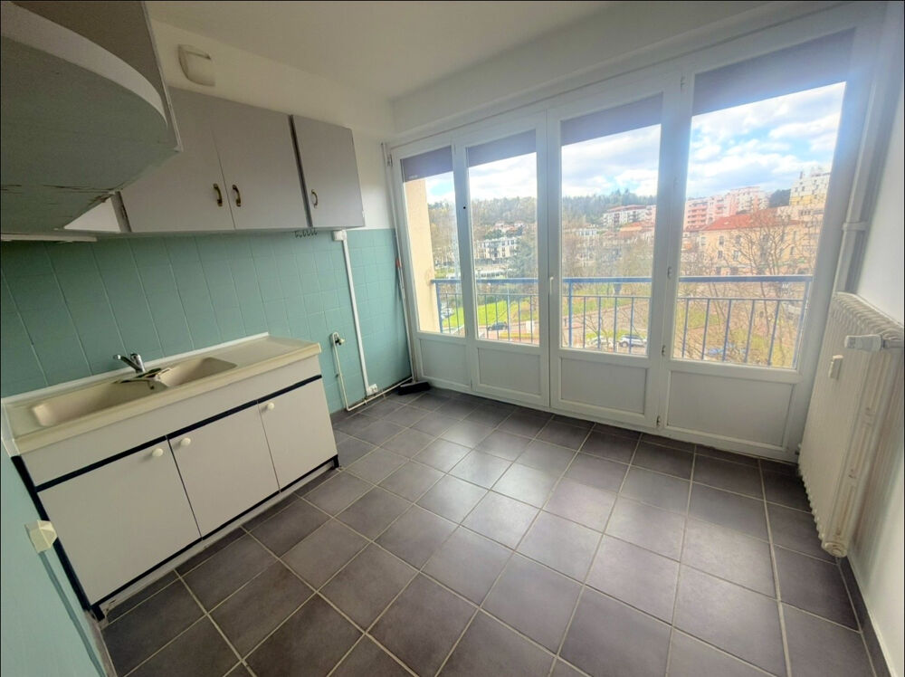 SAINT-PRIEST-EN-JAREZ BEAU T2 AVEC BELLE VUE DEGAGEE