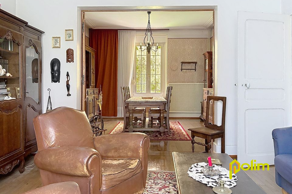 Jolie maison bourgeoise F7 de 133.59m2 sur sous-sol, terrain clos et arboré 1100 m2 (à rafraichir)