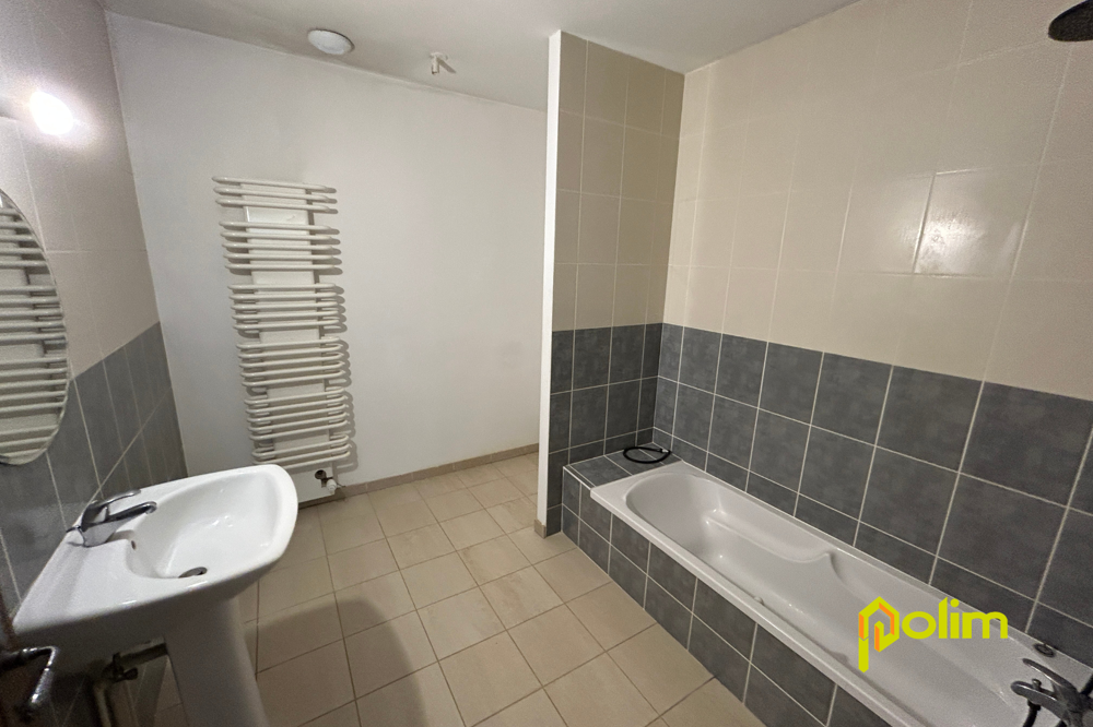 Location Appartement Bel appartement F6 duplex Bayonville sur mad