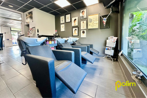   belle affaire de salon de coiffure 