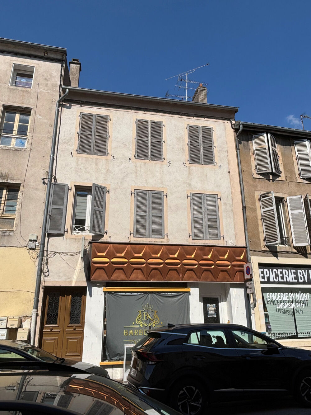 Idéalement situé entre la gare et la place Duroc