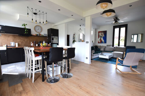   A 2 min de l'acc�s A31 charmante  maison de 115m2. 