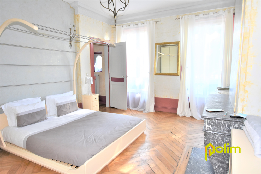 Bel appartement de caractère de 134m2 en hyper centre.
