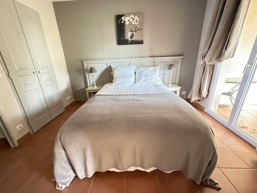A VENDRE GOLF DE PONT ROYAL (13370) APPARTEMENT DE TYPE 2 JARDIN PISCINE PARKING PRIVE