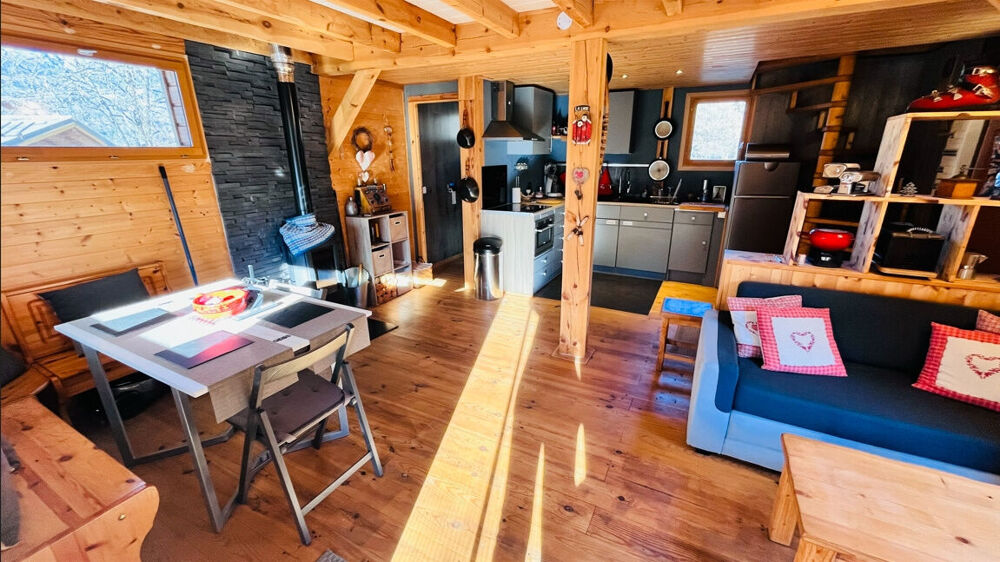 Chalet récent, en très bon état, avec dépendance et terrasse