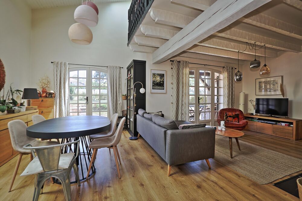 Belle villa landaise avec appartement, piscine et terrain arboré à Capbreton