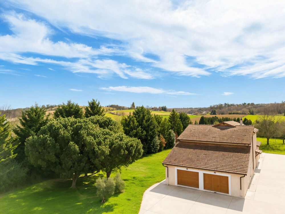 Maison beaux volumes sur terrain 3 180 m2