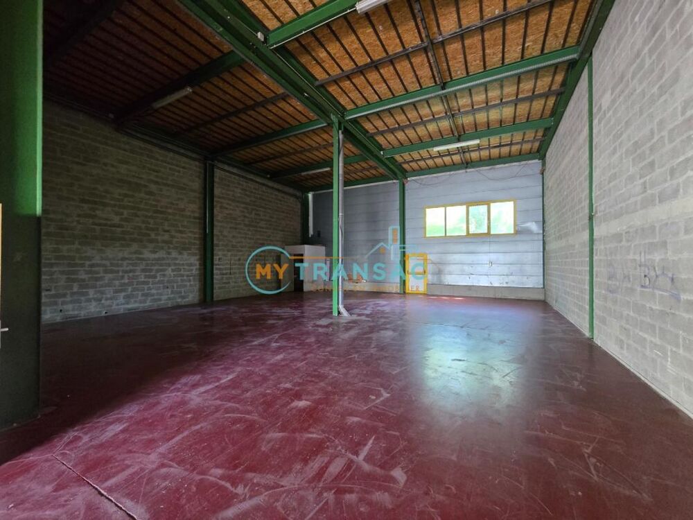   Lot 2 : A louer 240m² de locaux d'activité et de bureaux sur la commune de Courtry 