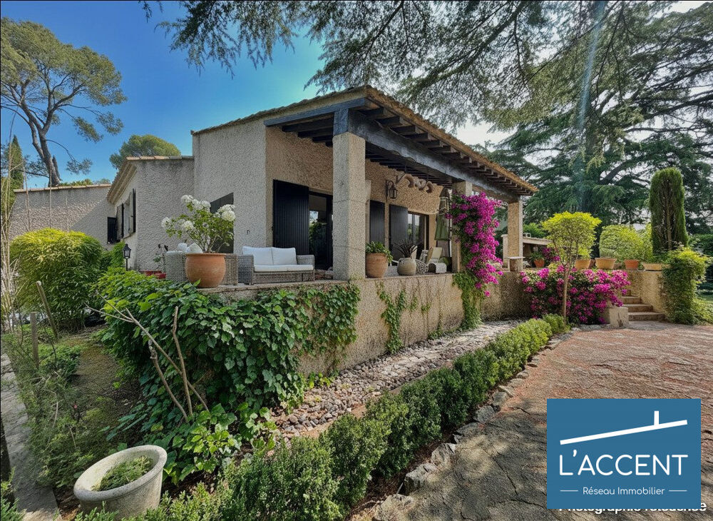 MAISON D 'ARCHITECTE DE 239M2 SUR UN TERRAIN DE 1112 M2