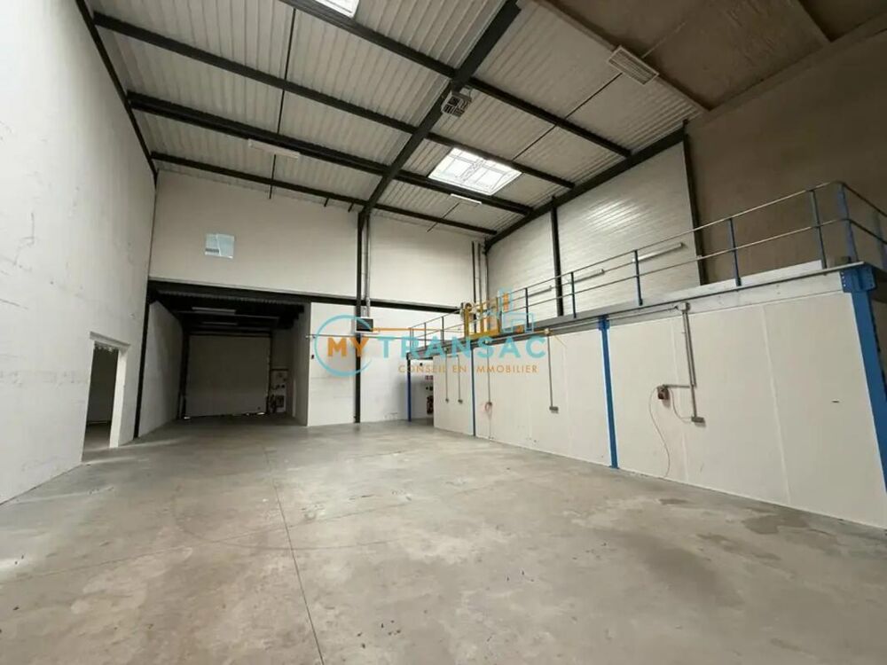   ST-DENIS A LOUER 1 010m² et 2 lots de 231m² de locaux d'activités 