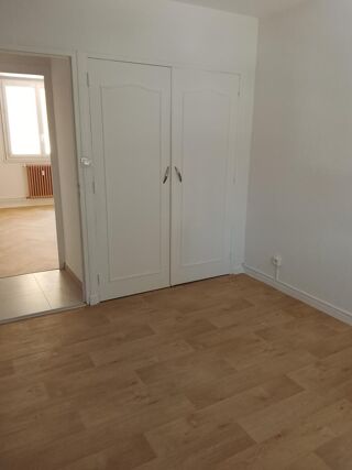  Appartement à louer 3 pièces 74 m²