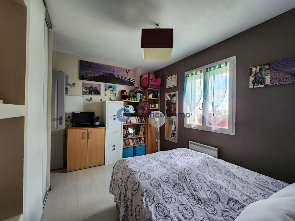 Vente Maison Maison familiale avec piscine chauffée, terrain clos de 1081 m2 Villiers-au-bouin