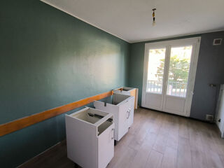 Appartement à louer 4 pièces 77 m²