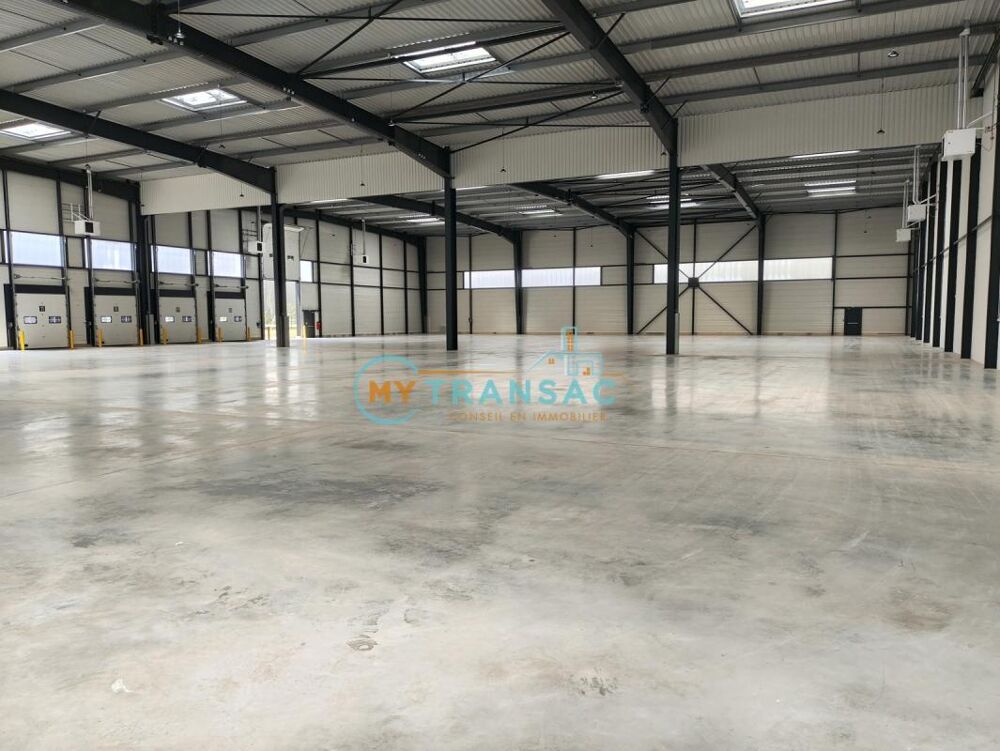   A louer Local d'activité neuf de 3 562m² avec 4 quais et 2 plain-pied à La Courneuve 