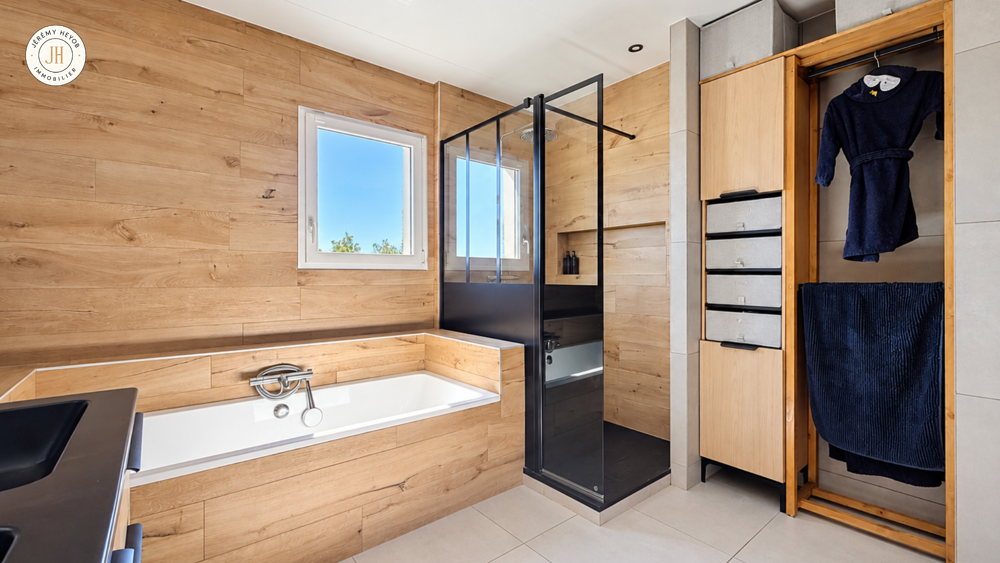 Vente Maison Perriere une maison familiale 142 m² avec jardin, atelier et 3 c Vénissieux