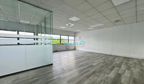   A louer SAINT OUEN 1240m² avec Quai 