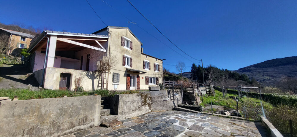 GRANDE MAISON AVEC BEAU JARDIN DANS LA MONTAGNE NOIRE