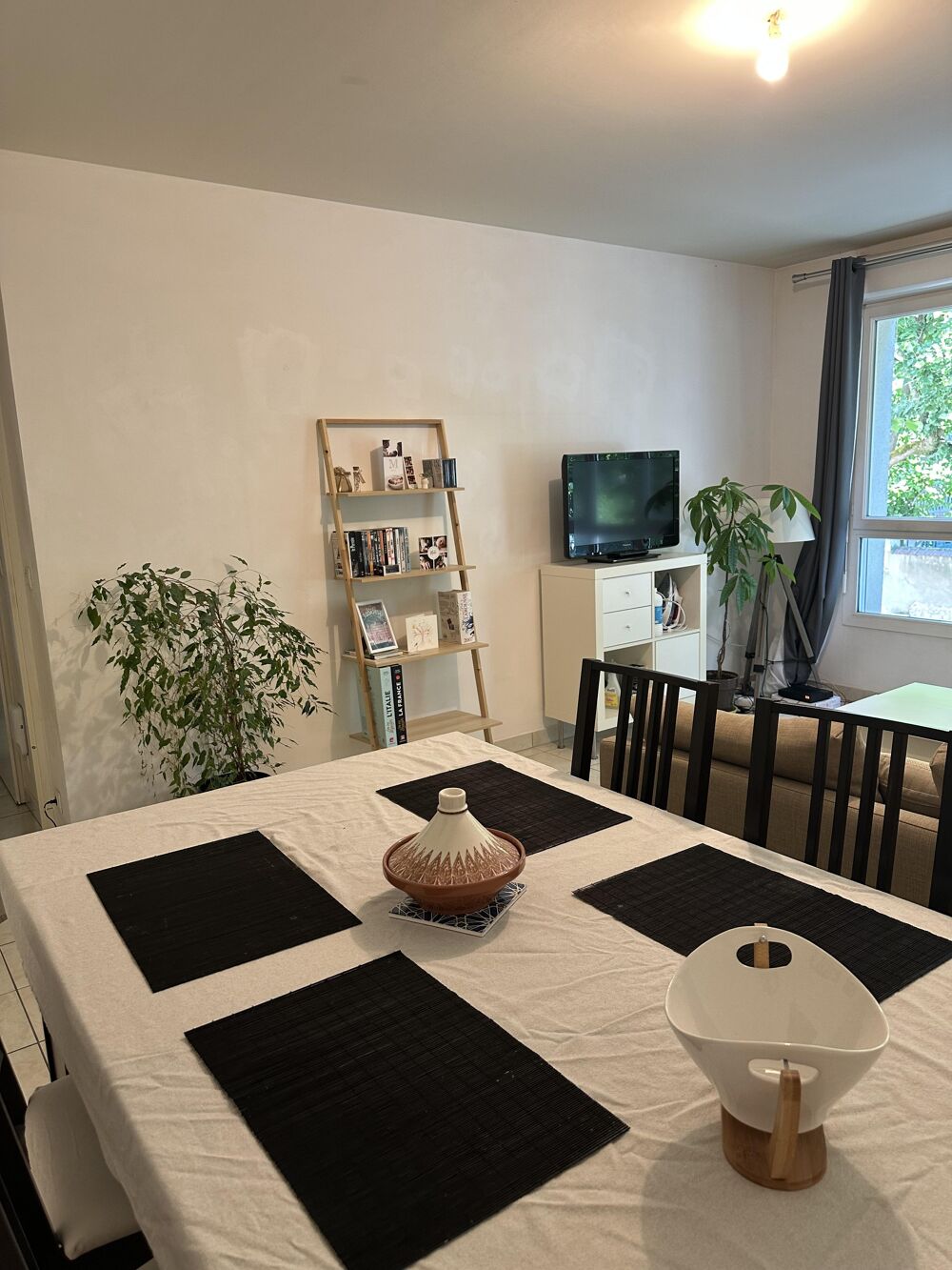Rare sur VERNON ! Appartement meublé de qualité dans une résidence récente, en centre-ville et à 2 pas des quais de Seine.