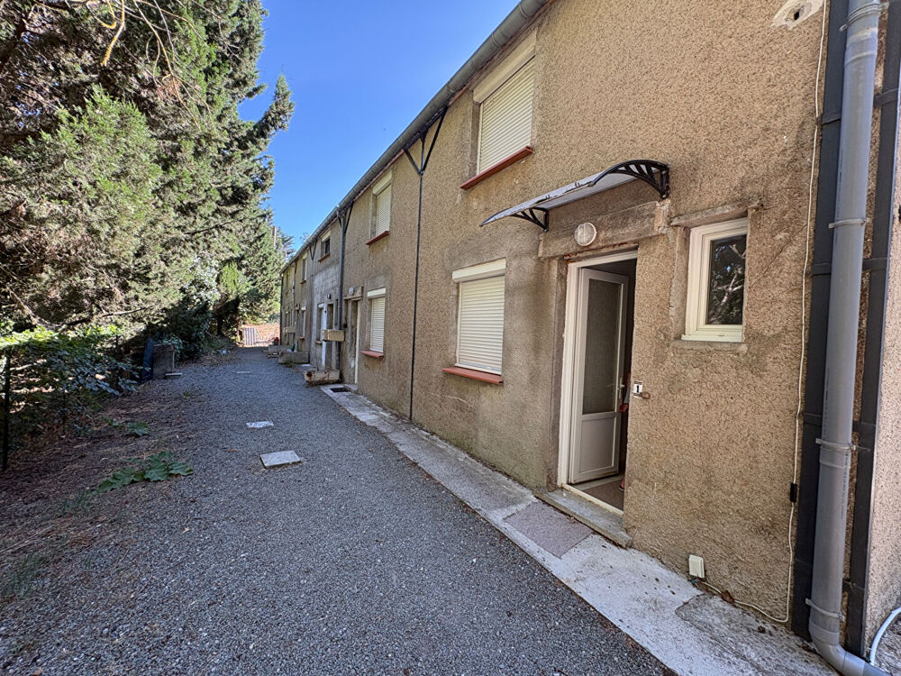 Batisse immobilière de 5 logements T4 avec jardin - idéal investisseur