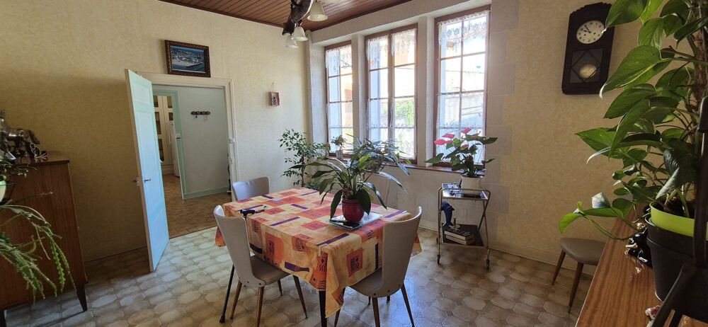 Maison de ville 7 pièces avec de beaux volumes en parfait état