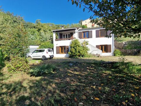   Maison sur deux niveaux avec terrain de 1 500 m� et garages Maison - 5 pi�ce(s) - 126 m�