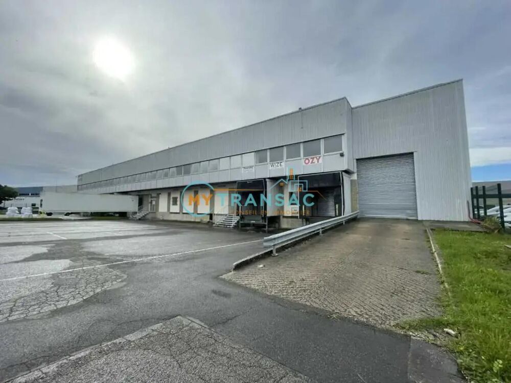  A Louer Entrepôt de 5 473m² à Sucy 