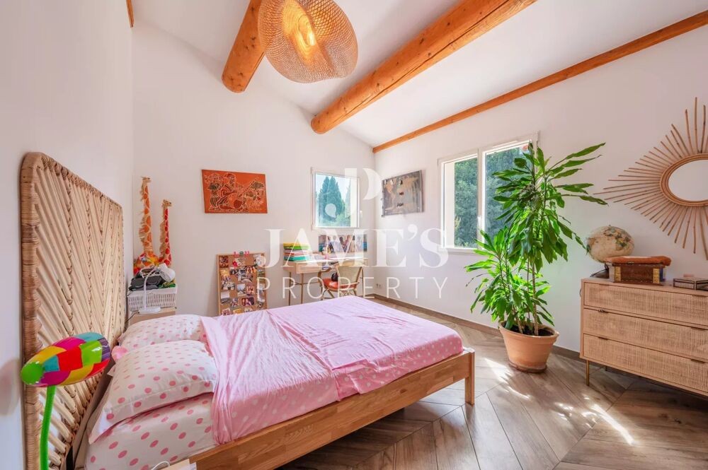 à vendre  Maison Fontvieille (13990)