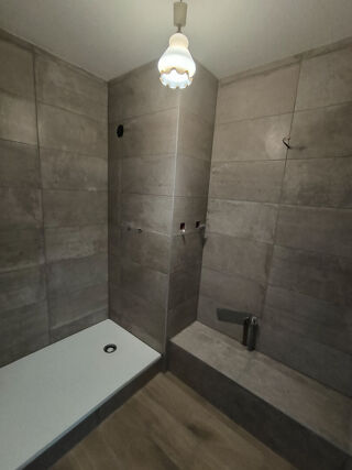  Appartement à louer 4 pièces 77 m²