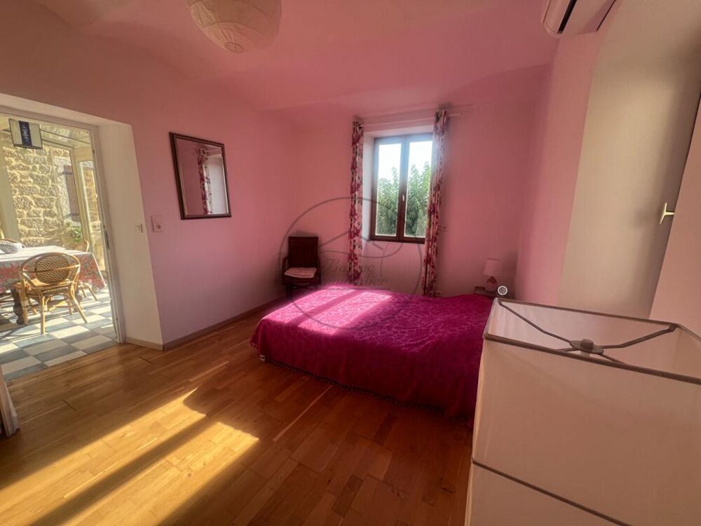 Vente Villa Propriété de caractère en pierres avec prestations haut de gamme, piscine et vue dégagée ? Village tous commerces Vans