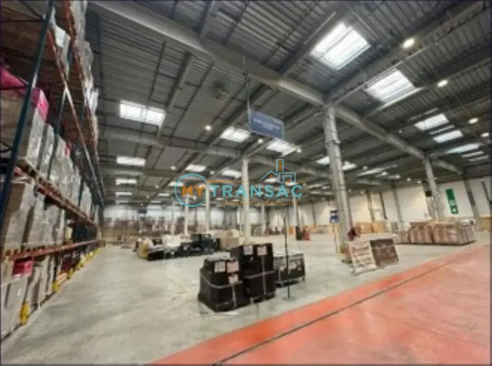   A LOUER un entrepôt de 9 229m² situé à Gennevilliers 