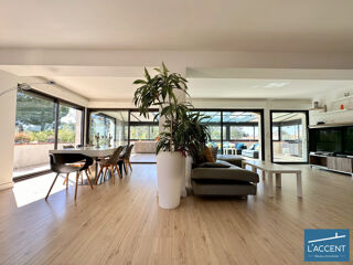  Maison  vendre 7 pices 370 m