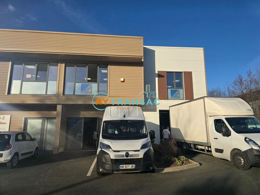   My Transac vous propose à la location un local d'activité et bureaux mixte de 221m² avec bureaux ultra lumineux et climatisation 