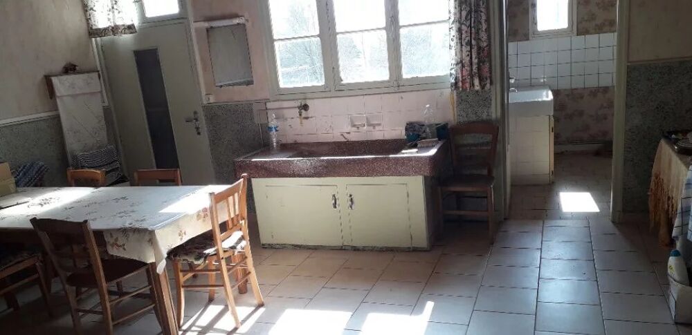 PASSAVANT en ARGONNE . GRANDE MAISON A RENOVER