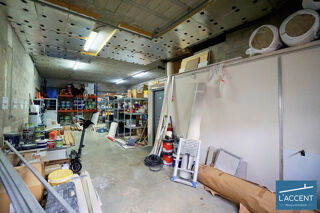   GRAND ENSEMBLE DE BUREAUX AVEC HANGARS ET APPARTEMENT DE FONCTIO Vergèze
