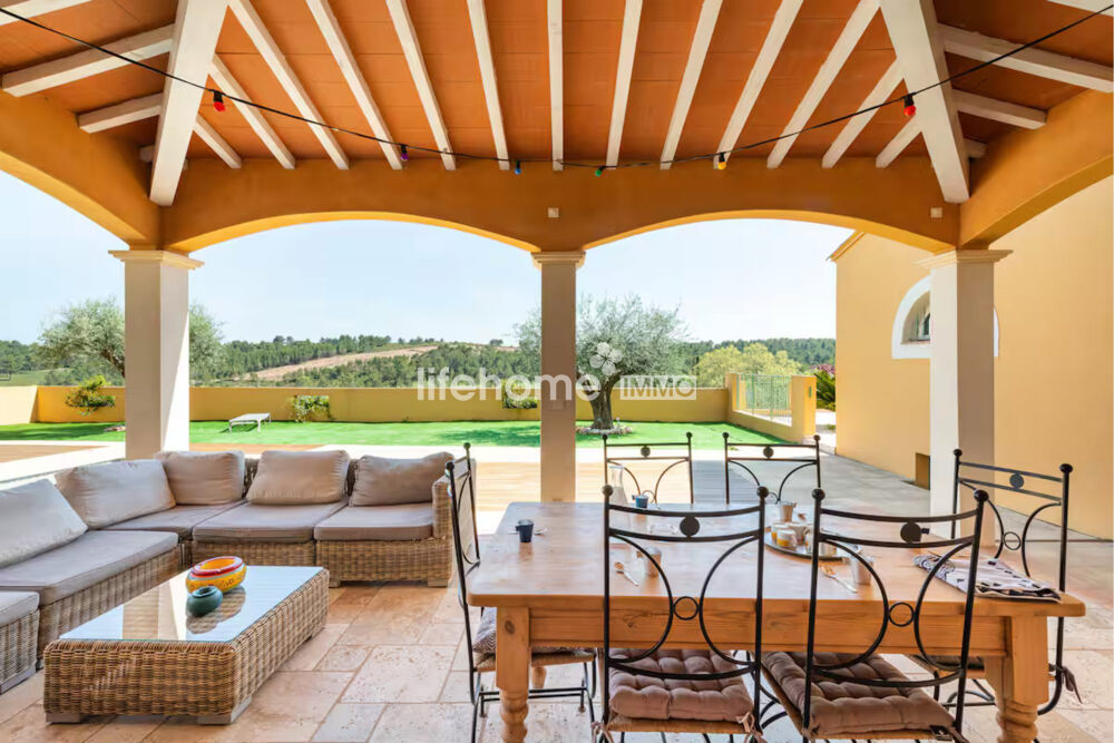Villa T6 avec piscine, dépendance sur 1 hectare