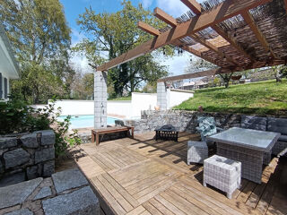  Maison  vendre 8 pices 323 m