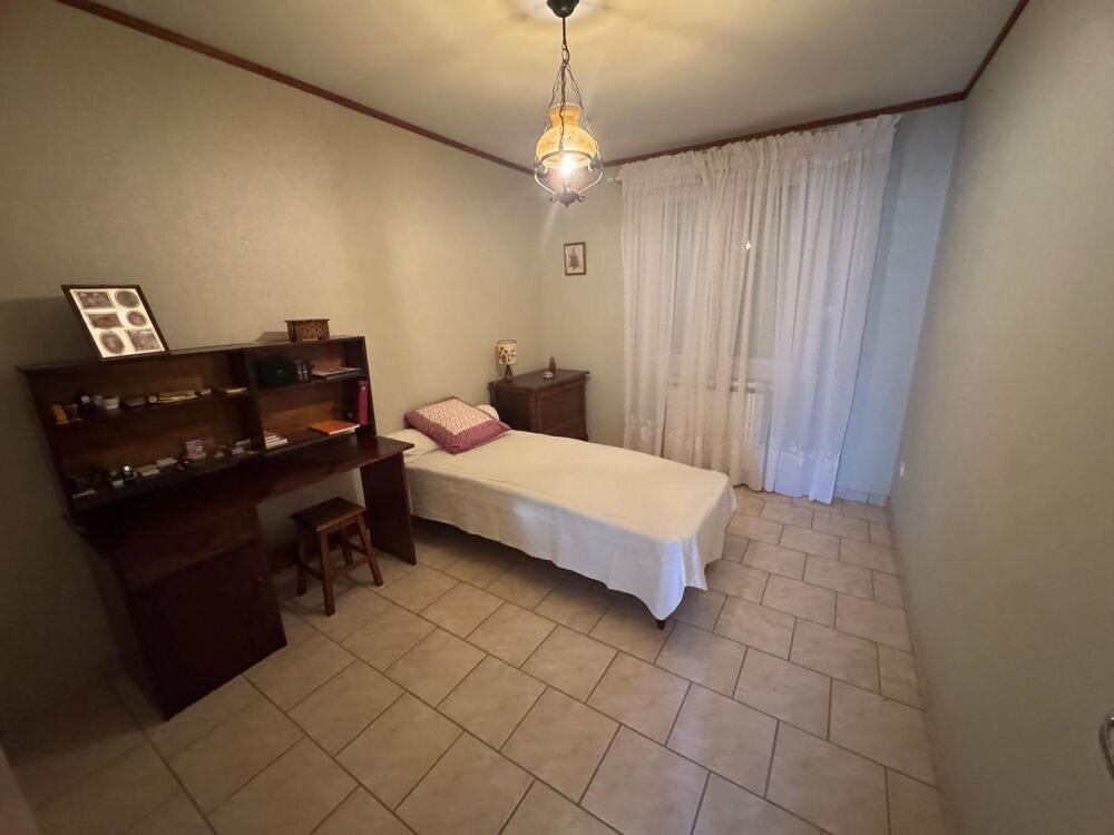 Maison de plain-pied, 2 chambres, garage et jardin