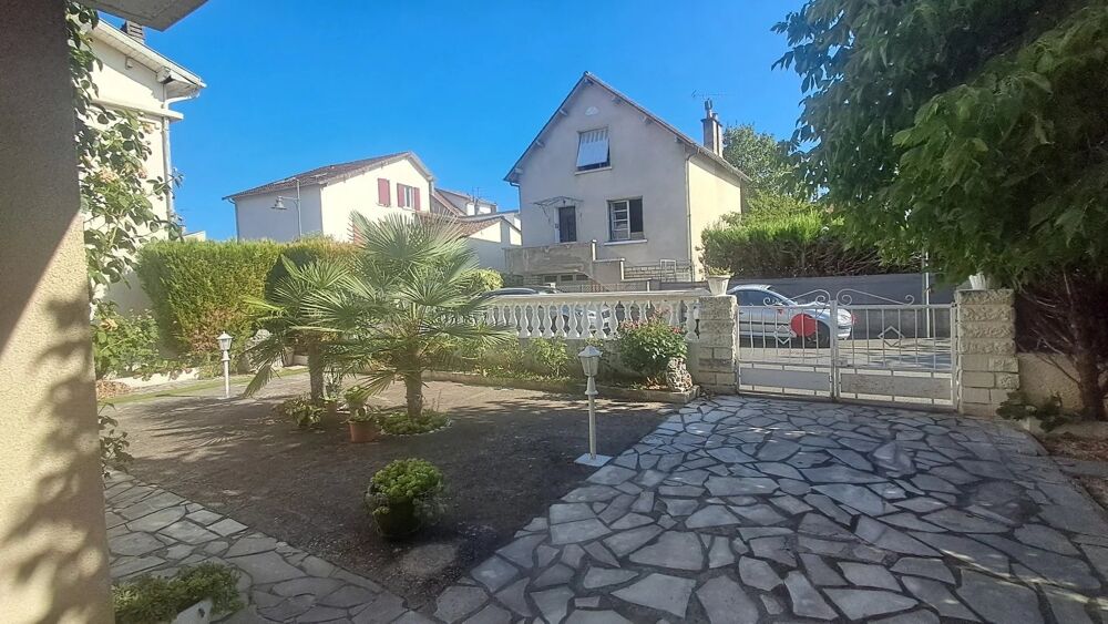 Charmante maison de village à Boulazac Isle Manoire