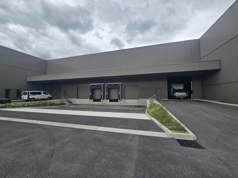  MY TRANSAC vous propose à la location un bâtiment indépendant d'activité et Stockage NEUF de 5 800m² Divisible avec QUAIS et Por 