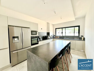  Villa  vendre 8 pices 199 m