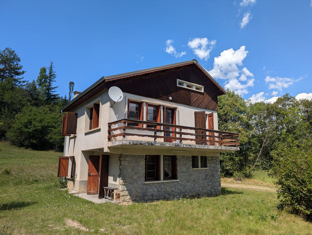 CHALET sur 2400 m2 dans un cadre superbe.