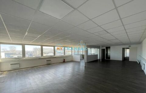   A LOUER ZI DU MARAIS SUCY locaux de 5 473m² et 4 990m² 