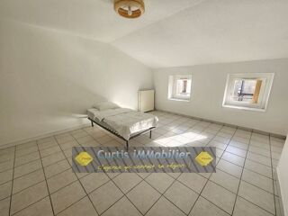  Appartement à louer 3 pièces 79 m²