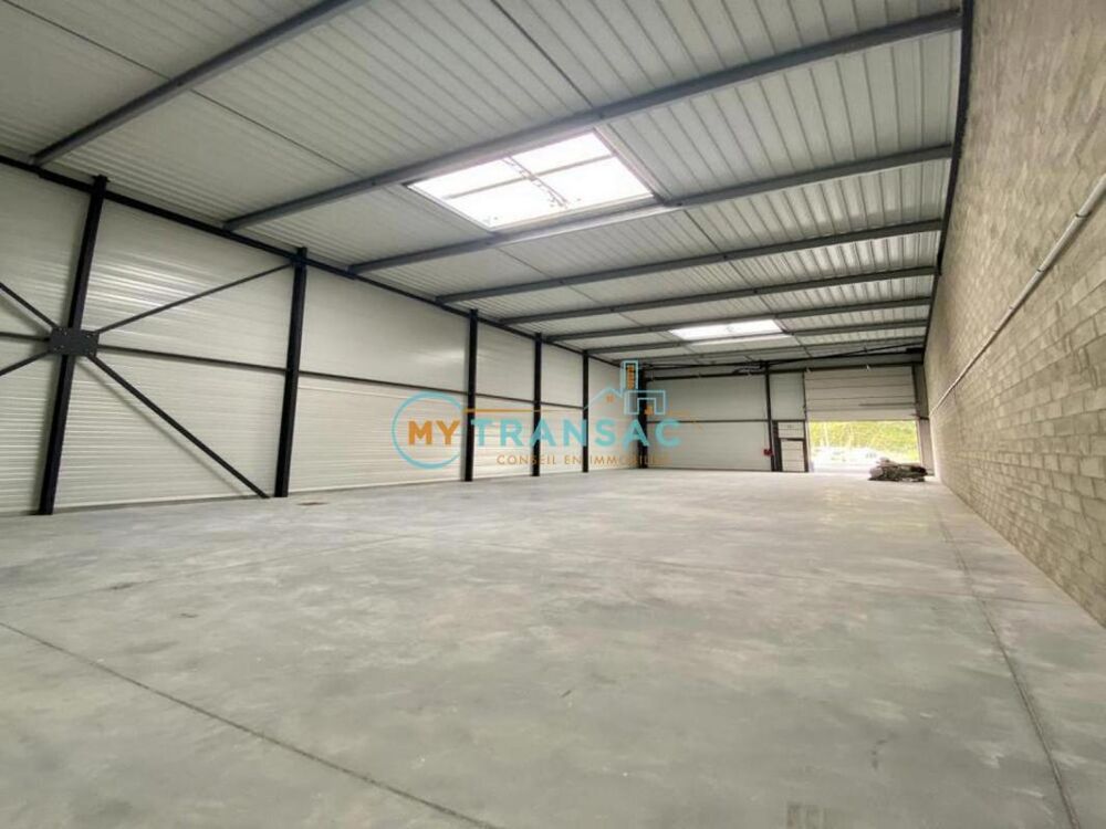   A VENDRE local d'activité de 423m² dont 101m² de bureaux d'accompagnement 