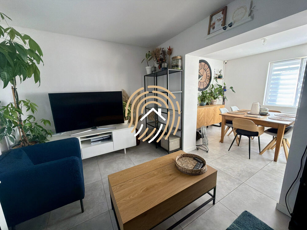 Maison semi-individuelle entièrement rénovée  3 chambres ?
